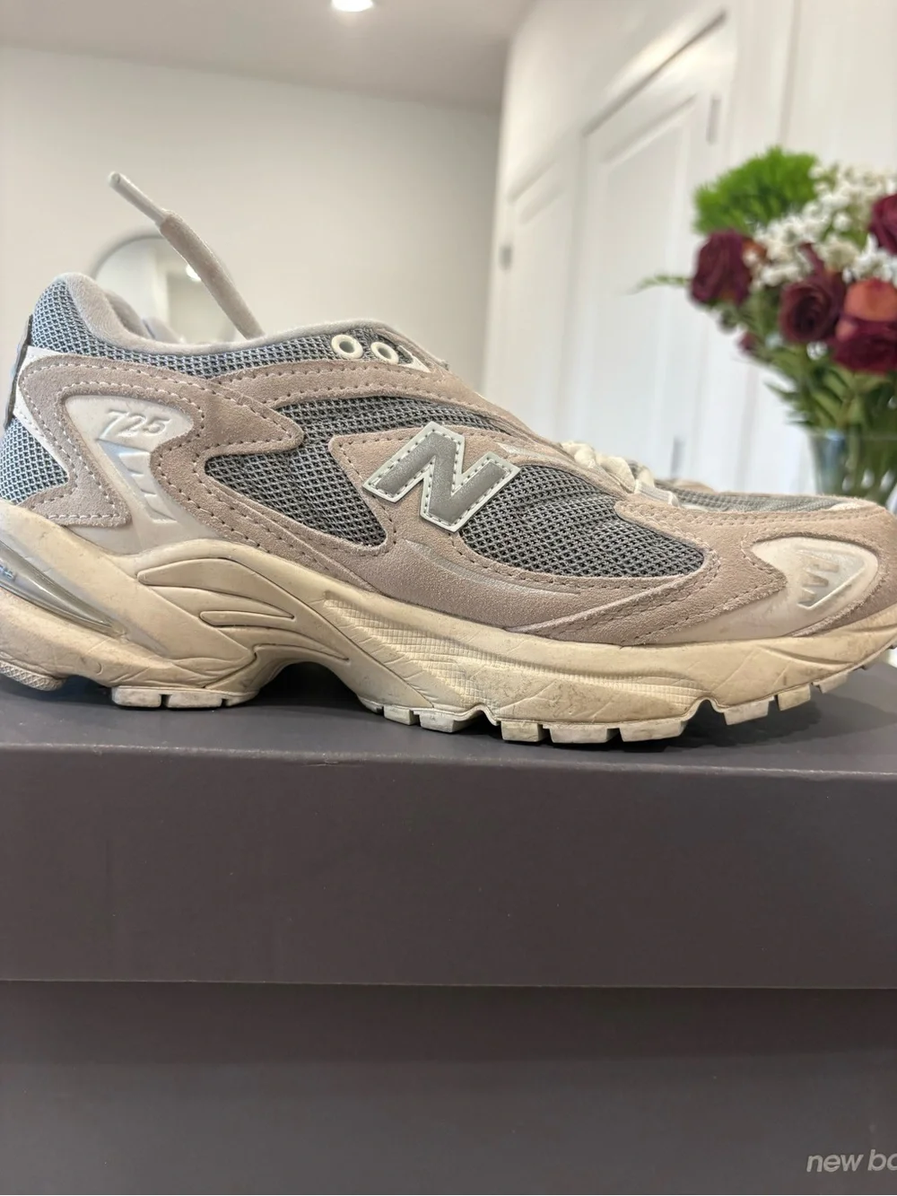 New Balance 725 Women's Gray and Beige Mesh Suede Sneaker